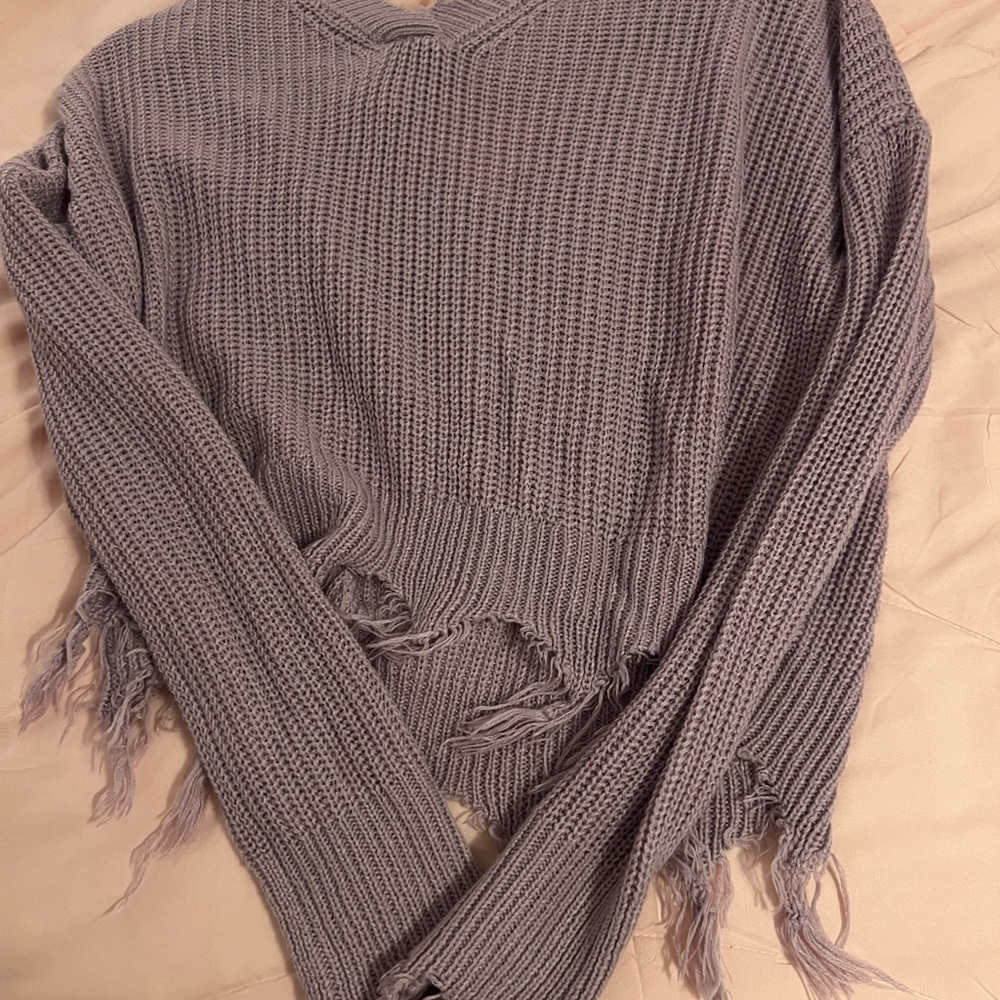 Elegant Distressed Fringed V-Neck Sweater - Lavender